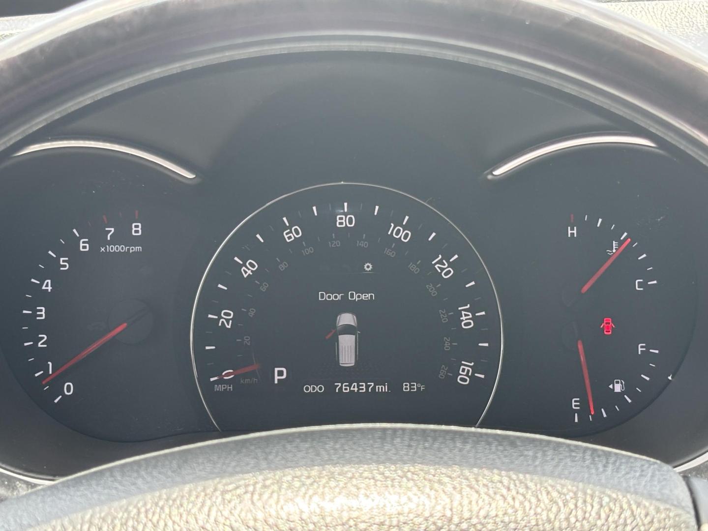 2014 WHITE /BLACK Kia Sorento SX V6 FWD (5XYKW4A72EG) with an 3.3L V6 DOHC 24V engine, 6-Speed Automatic transmission, located at 11170 Summerlin Square Dr., Fort Myers Beach, FL, 33931, (239) 999-7777, 26.493546, -81.941628 - Photo#32