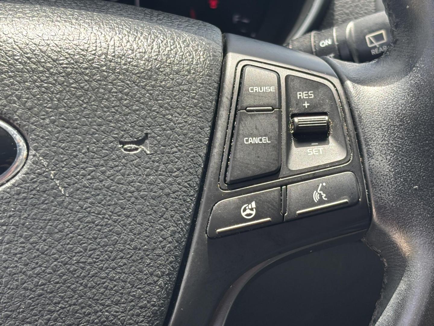 2014 WHITE /BLACK Kia Sorento SX V6 FWD (5XYKW4A72EG) with an 3.3L V6 DOHC 24V engine, 6-Speed Automatic transmission, located at 11170 Summerlin Square Dr., Fort Myers Beach, FL, 33931, (239) 999-7777, 26.493546, -81.941628 - Photo#31
