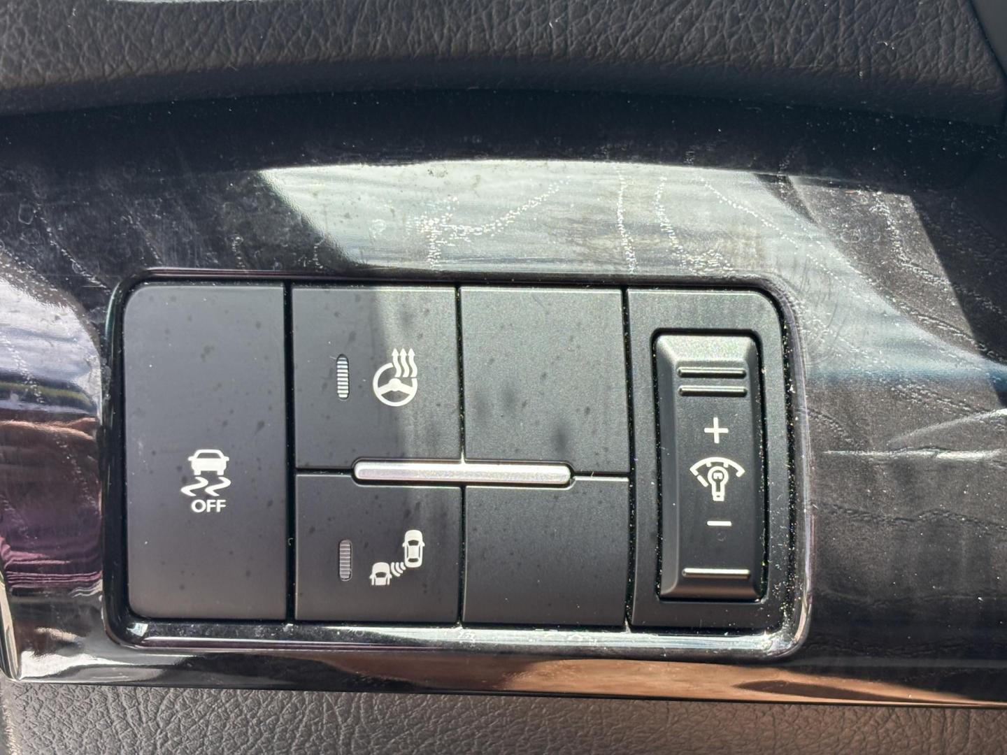 2014 WHITE /BLACK Kia Sorento SX V6 FWD (5XYKW4A72EG) with an 3.3L V6 DOHC 24V engine, 6-Speed Automatic transmission, located at 11170 Summerlin Square Dr., Fort Myers Beach, FL, 33931, (239) 999-7777, 26.493546, -81.941628 - Photo#14
