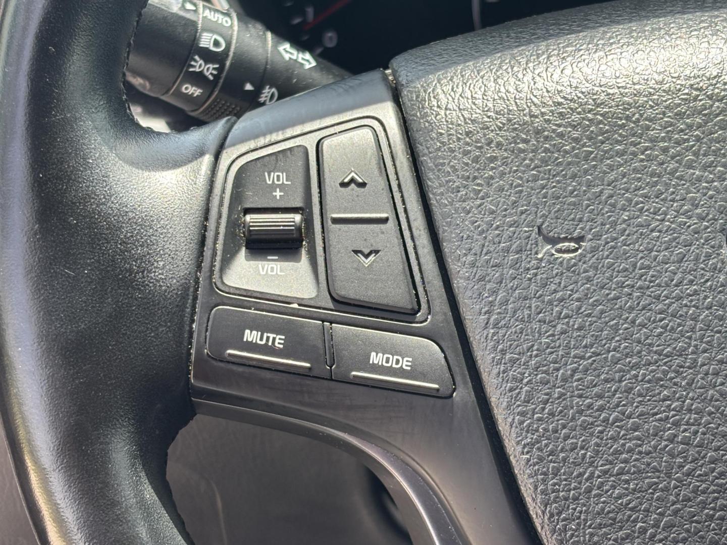 2014 WHITE /BLACK Kia Sorento SX V6 FWD (5XYKW4A72EG) with an 3.3L V6 DOHC 24V engine, 6-Speed Automatic transmission, located at 11170 Summerlin Square Dr., Fort Myers Beach, FL, 33931, (239) 999-7777, 26.493546, -81.941628 - Photo#29