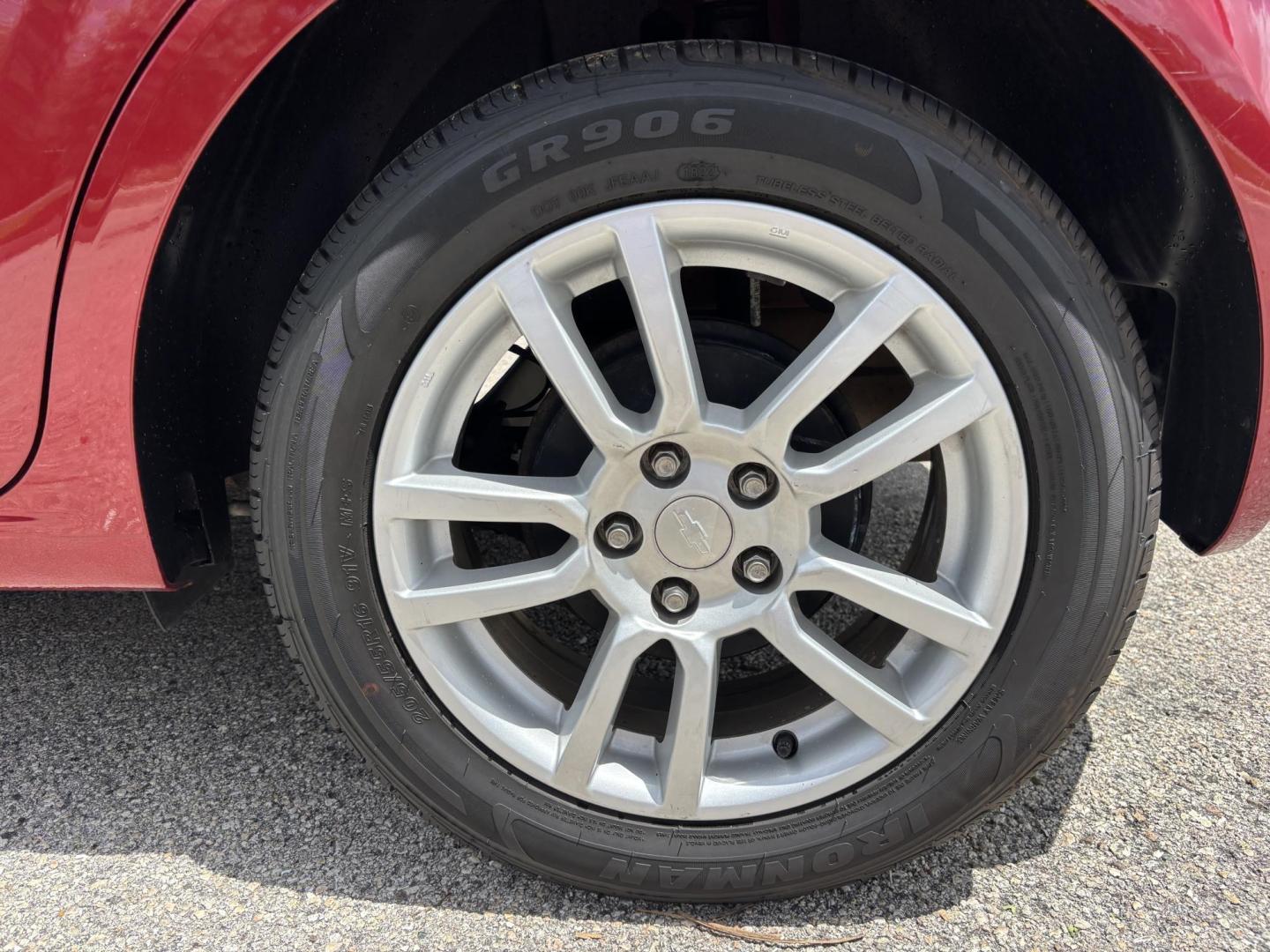 2013 RED /DARK GRAY Chevrolet Sonic LT Auto 5-Door (1G1JC6SH1D4) with an 1.8L L4 DOHC 24V FFV engine, 6-Speed Automatic transmission, located at 11170 Summerlin Square Dr., Fort Myers Beach, FL, 33931, (239) 999-7777, 26.493546, -81.941628 - We have financing available and we accept trades! Fill out a credit application on our website or come by today! If you have any questions, give us a call at (239) 999 - 7777 or visit our website at firstautocredit.com. 11170 Summerlin Square Dr, Fort Myers Beach, FL 33931 Carfax 2 Owner M - Photo#29