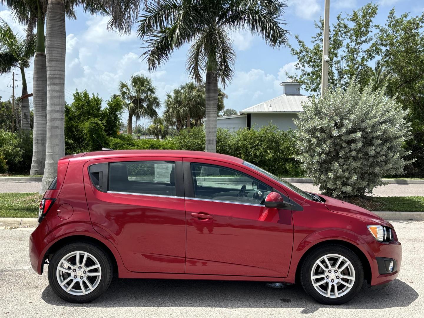2013 RED /DARK GRAY Chevrolet Sonic LT Auto 5-Door (1G1JC6SH1D4) with an 1.8L L4 DOHC 24V FFV engine, 6-Speed Automatic transmission, located at 11170 Summerlin Square Dr., Fort Myers Beach, FL, 33931, (239) 999-7777, 26.493546, -81.941628 - We have financing available and we accept trades! Fill out a credit application on our website or come by today! If you have any questions, give us a call at (239) 999 - 7777 or visit our website at firstautocredit.com. 11170 Summerlin Square Dr, Fort Myers Beach, FL 33931 Carfax 2 Owner M - Photo#3