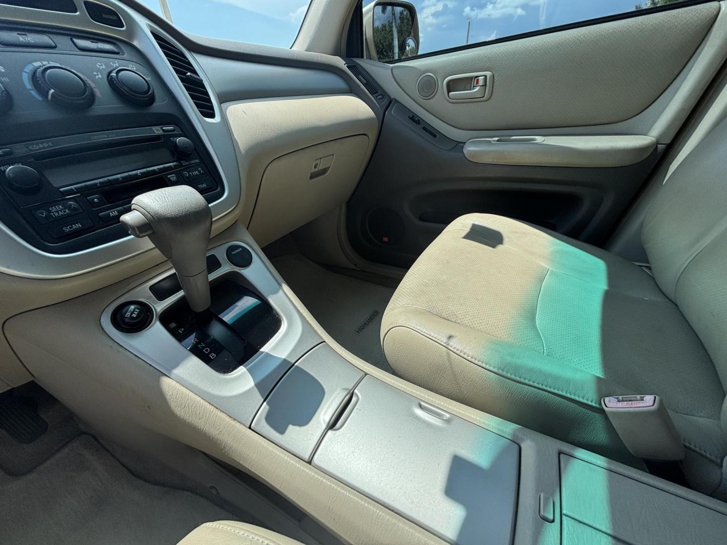 2007 GOLD Toyota Highlander Hybrid 2WD (JTEGW21A570) with an 3.3L V6 DOHC 24V HYBRID engine, CVT transmission, located at 11170 Summerlin Square Dr., Fort Myers Beach, FL, 33931, (239) 999-7777, 26.493546, -81.941628 - Photo#9