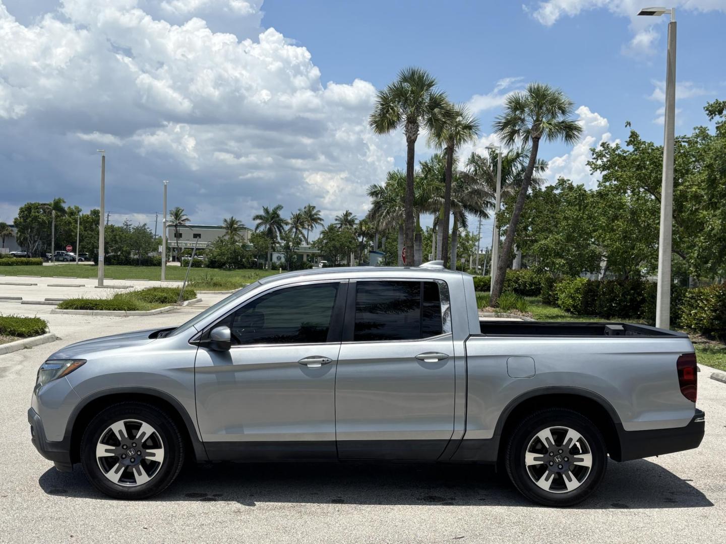 2018 GRAY /BLACK Honda Ridgeline RTL (5FPYK2F58JB) with an 3.5L V6 SOHC 24V engine, 6A transmission, located at 11170 Summerlin Square Dr., Fort Myers Beach, FL, 33931, (239) 999-7777, 26.493546, -81.941628 - Photo#7