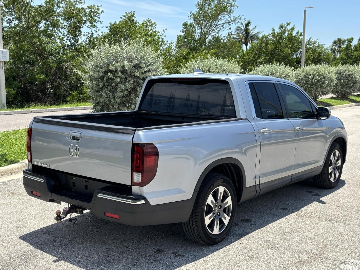 2018 GRAY /BLACK Honda Ridgeline RTL (5FPYK2F58JB) with an 3.5L V6 SOHC 24V engine, 6A transmission, located at 11170 Summerlin Square Dr., Fort Myers Beach, FL, 33931, (239) 999-7777, 26.493546, -81.941628 - Photo#6