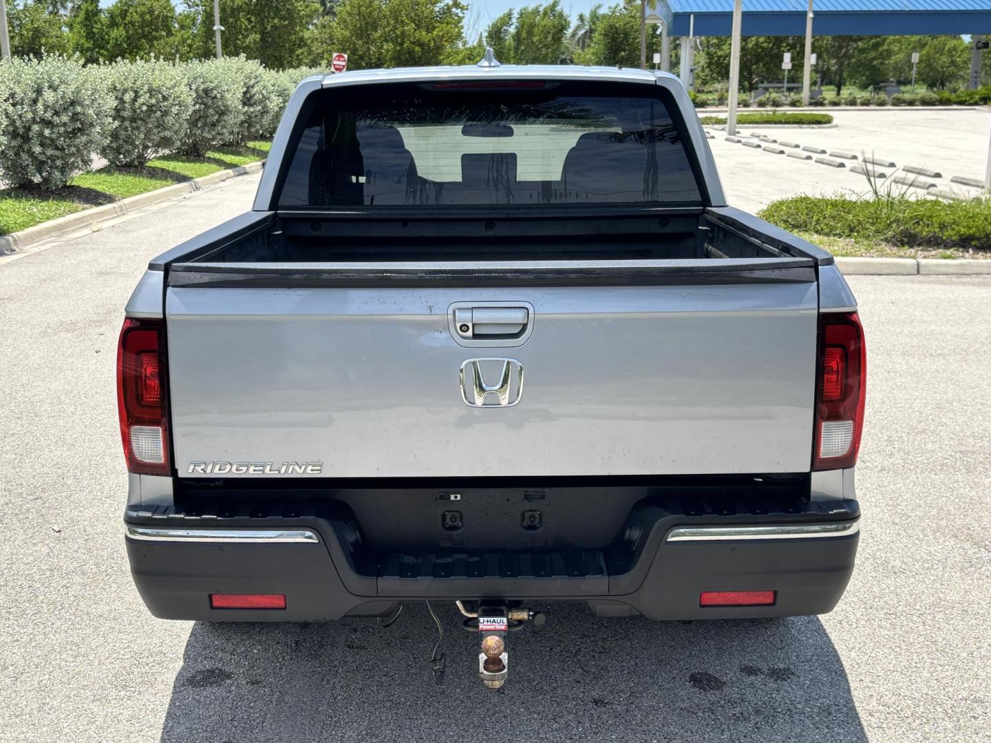 2018 GRAY /BLACK Honda Ridgeline RTL (5FPYK2F58JB) with an 3.5L V6 SOHC 24V engine, 6A transmission, located at 11170 Summerlin Square Dr., Fort Myers Beach, FL, 33931, (239) 999-7777, 26.493546, -81.941628 - Photo#5