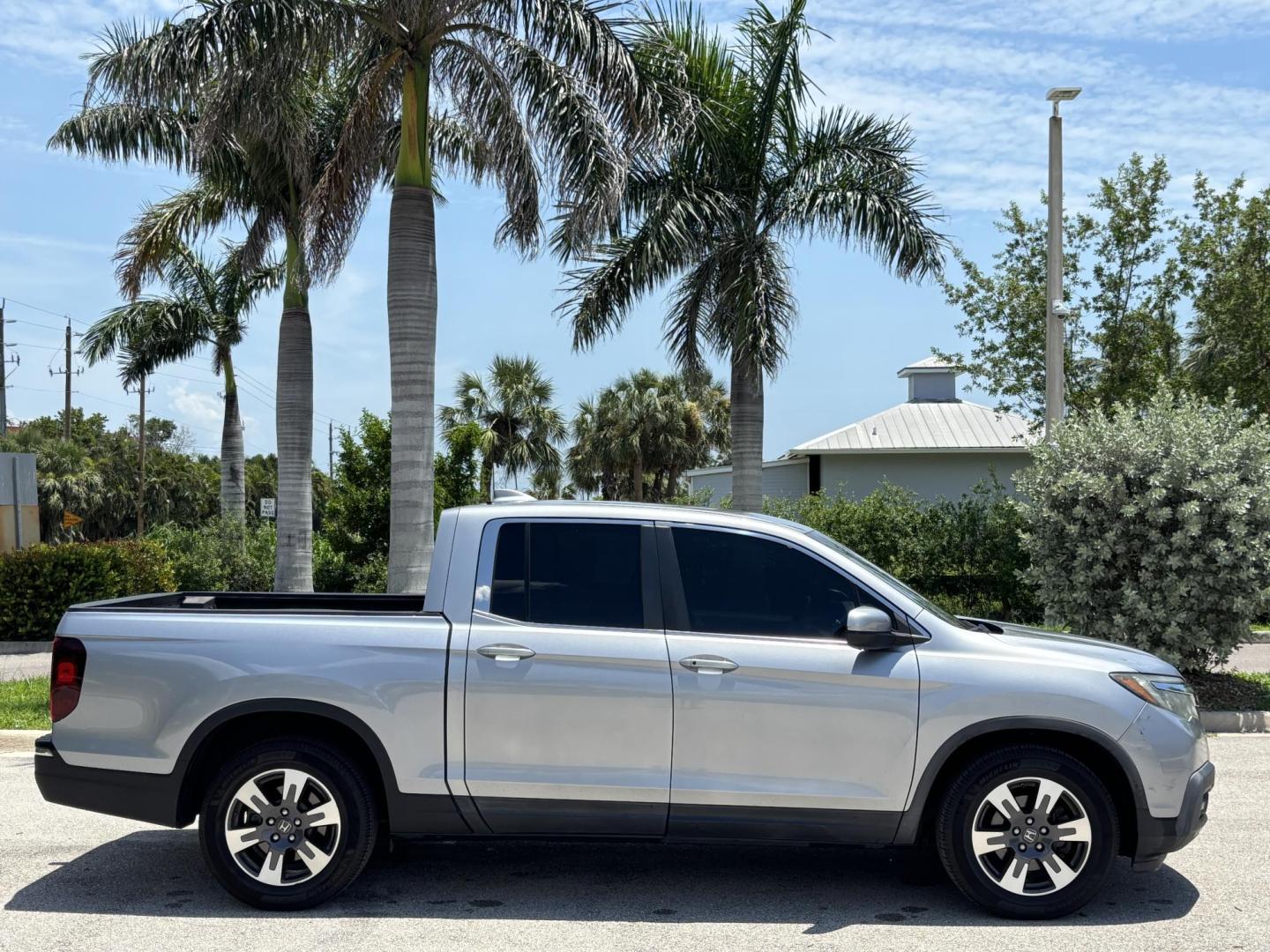 2018 GRAY /BLACK Honda Ridgeline RTL (5FPYK2F58JB) with an 3.5L V6 SOHC 24V engine, 6A transmission, located at 11170 Summerlin Square Dr., Fort Myers Beach, FL, 33931, (239) 999-7777, 26.493546, -81.941628 - Photo#3