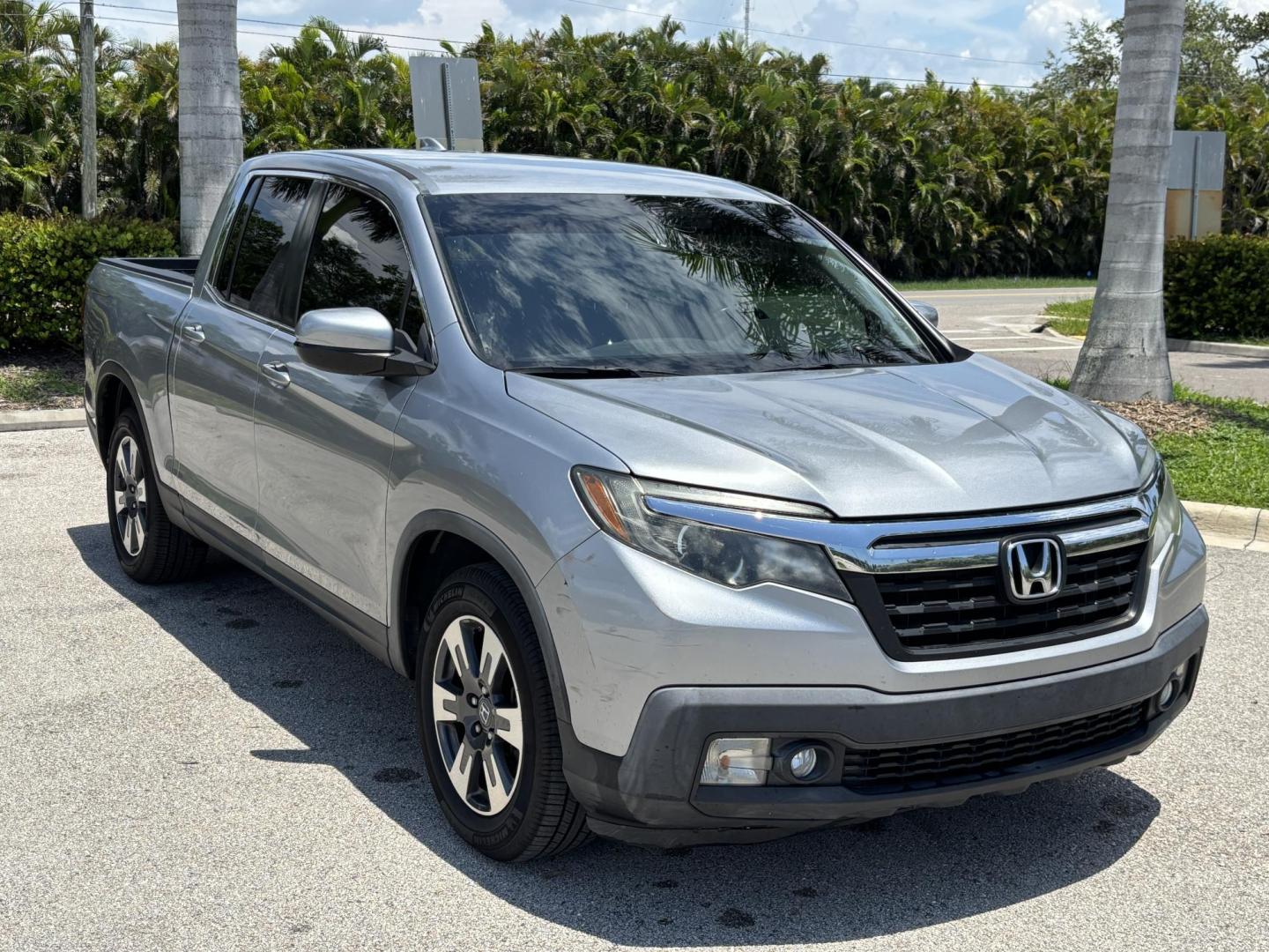 2018 GRAY /BLACK Honda Ridgeline RTL (5FPYK2F58JB) with an 3.5L V6 SOHC 24V engine, 6A transmission, located at 11170 Summerlin Square Dr., Fort Myers Beach, FL, 33931, (239) 999-7777, 26.493546, -81.941628 - Photo#2