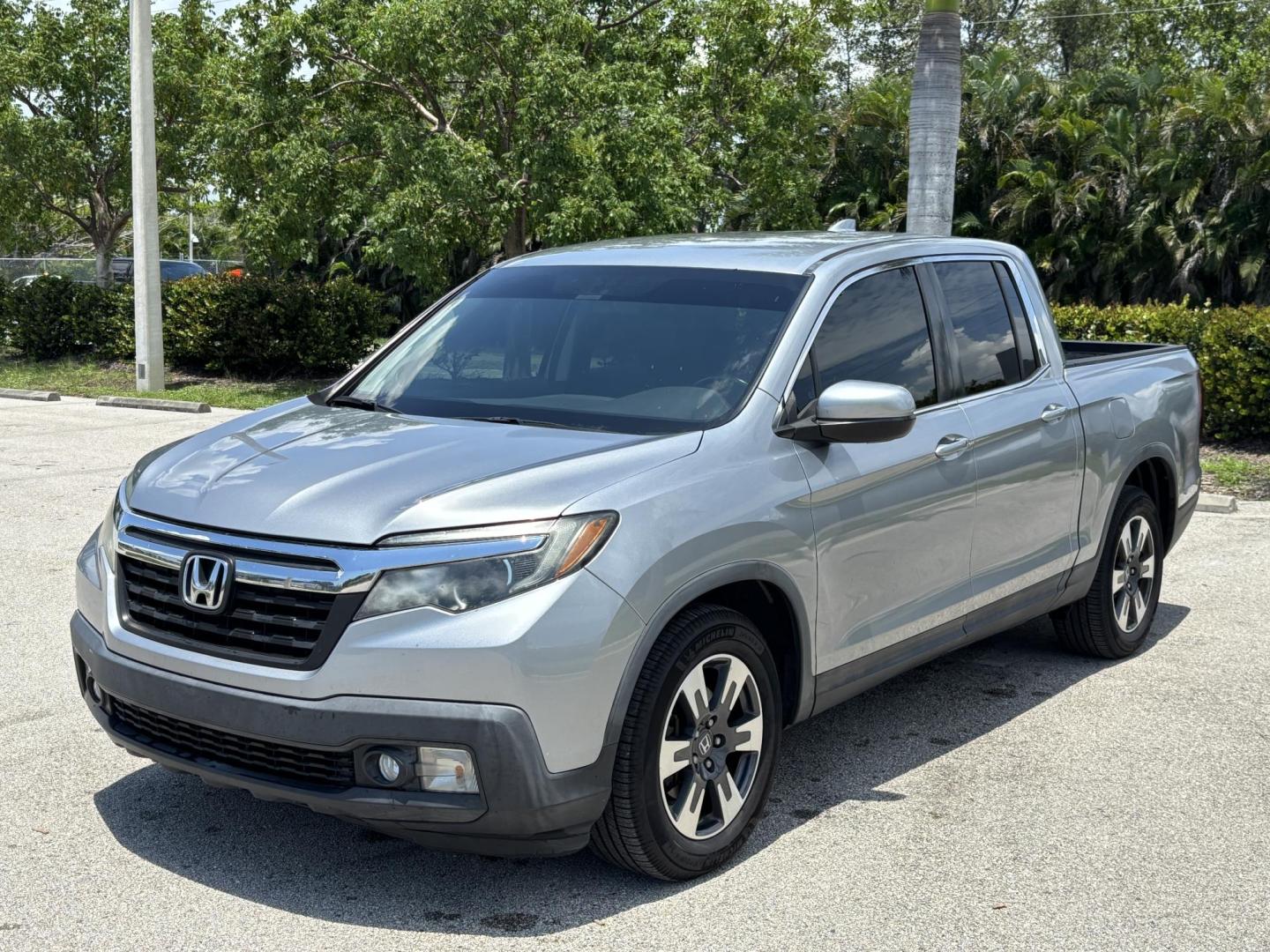 2018 GRAY /BLACK Honda Ridgeline RTL (5FPYK2F58JB) with an 3.5L V6 SOHC 24V engine, 6A transmission, located at 11170 Summerlin Square Dr., Fort Myers Beach, FL, 33931, (239) 999-7777, 26.493546, -81.941628 - Photo#0
