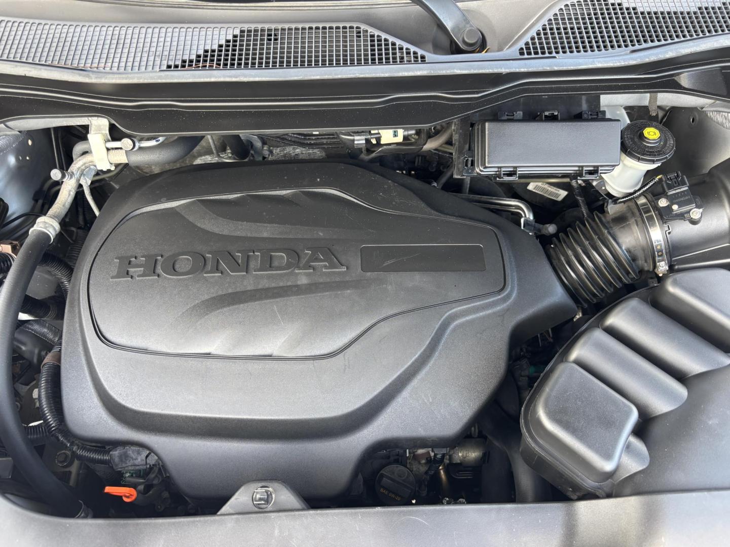 2018 GRAY /BLACK Honda Ridgeline RTL (5FPYK2F58JB) with an 3.5L V6 SOHC 24V engine, 6A transmission, located at 11170 Summerlin Square Dr., Fort Myers Beach, FL, 33931, (239) 999-7777, 26.493546, -81.941628 - Photo#36