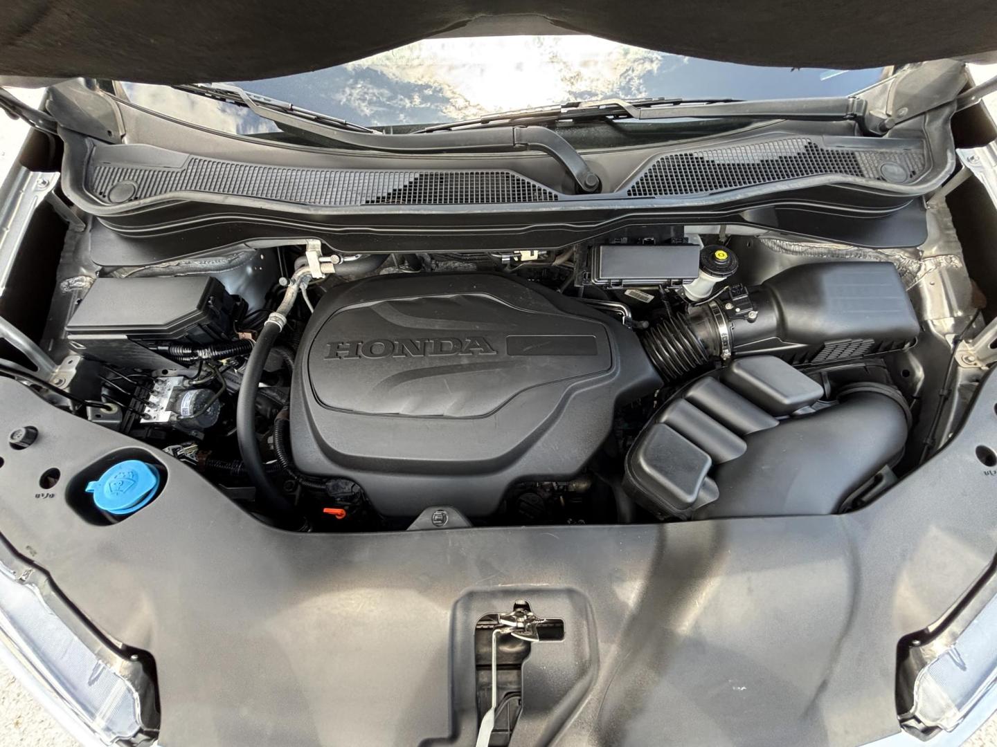 2018 GRAY /BLACK Honda Ridgeline RTL (5FPYK2F58JB) with an 3.5L V6 SOHC 24V engine, 6A transmission, located at 11170 Summerlin Square Dr., Fort Myers Beach, FL, 33931, (239) 999-7777, 26.493546, -81.941628 - Photo#37
