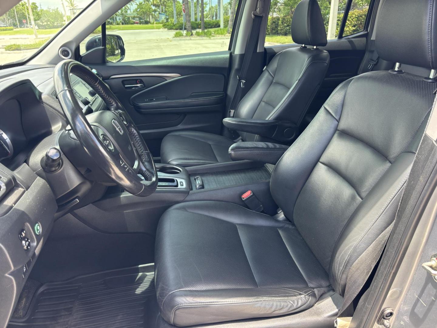 2018 GRAY /BLACK Honda Ridgeline RTL (5FPYK2F58JB) with an 3.5L V6 SOHC 24V engine, 6A transmission, located at 11170 Summerlin Square Dr., Fort Myers Beach, FL, 33931, (239) 999-7777, 26.493546, -81.941628 - Photo#15