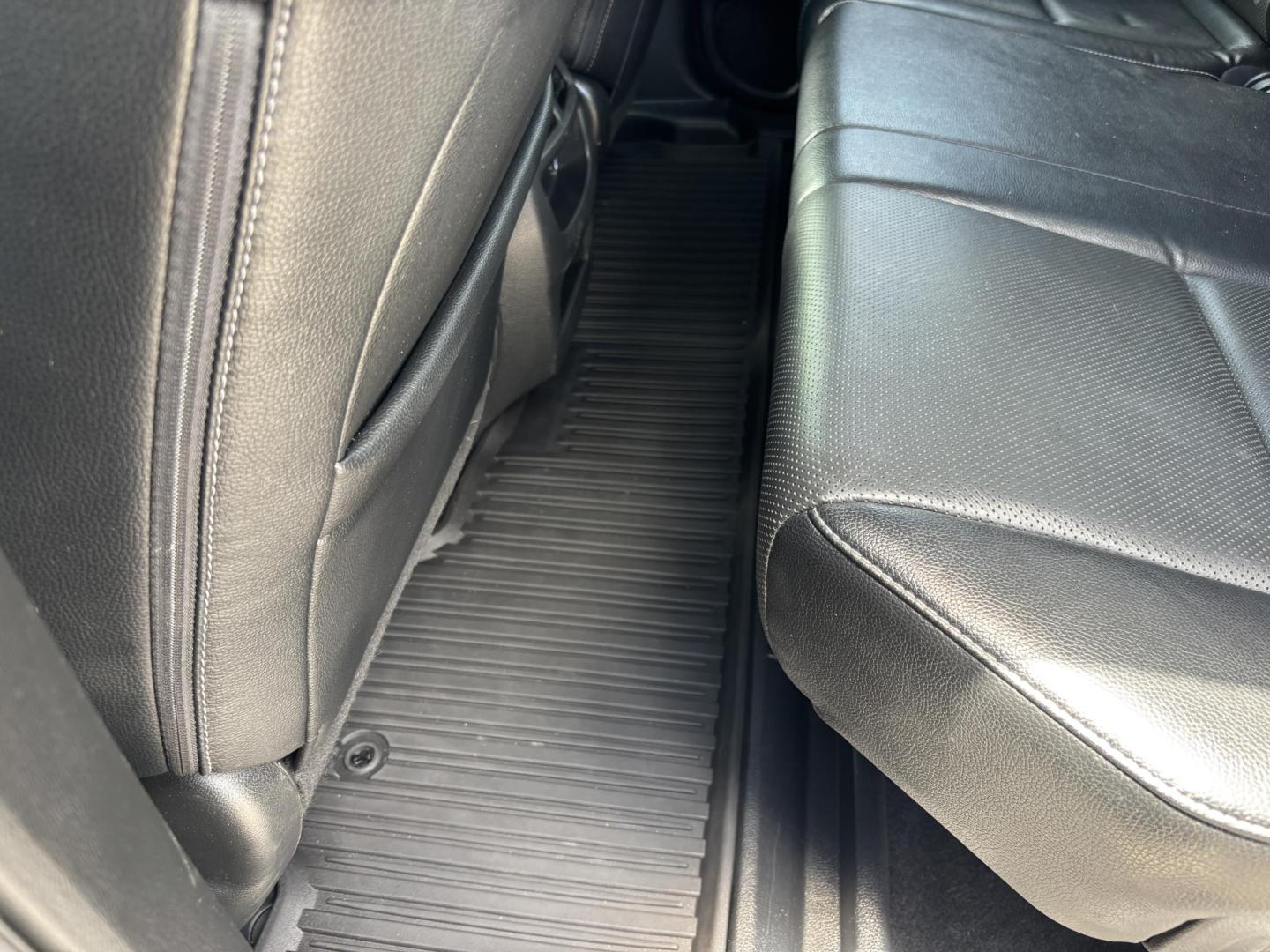 2018 GRAY /BLACK Honda Ridgeline RTL (5FPYK2F58JB) with an 3.5L V6 SOHC 24V engine, 6A transmission, located at 11170 Summerlin Square Dr., Fort Myers Beach, FL, 33931, (239) 999-7777, 26.493546, -81.941628 - Photo#18