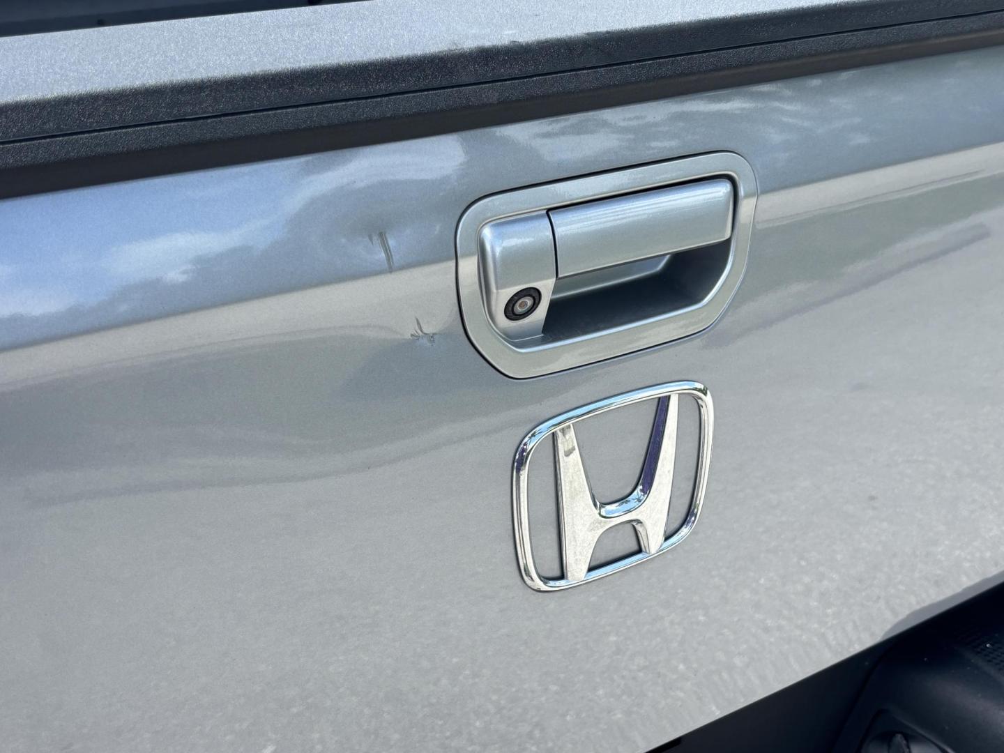 2018 GRAY /BLACK Honda Ridgeline RTL (5FPYK2F58JB) with an 3.5L V6 SOHC 24V engine, 6A transmission, located at 11170 Summerlin Square Dr., Fort Myers Beach, FL, 33931, (239) 999-7777, 26.493546, -81.941628 - Photo#38