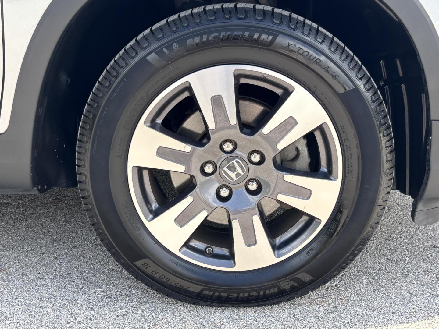 2018 GRAY /BLACK Honda Ridgeline RTL (5FPYK2F58JB) with an 3.5L V6 SOHC 24V engine, 6A transmission, located at 11170 Summerlin Square Dr., Fort Myers Beach, FL, 33931, (239) 999-7777, 26.493546, -81.941628 - Photo#40