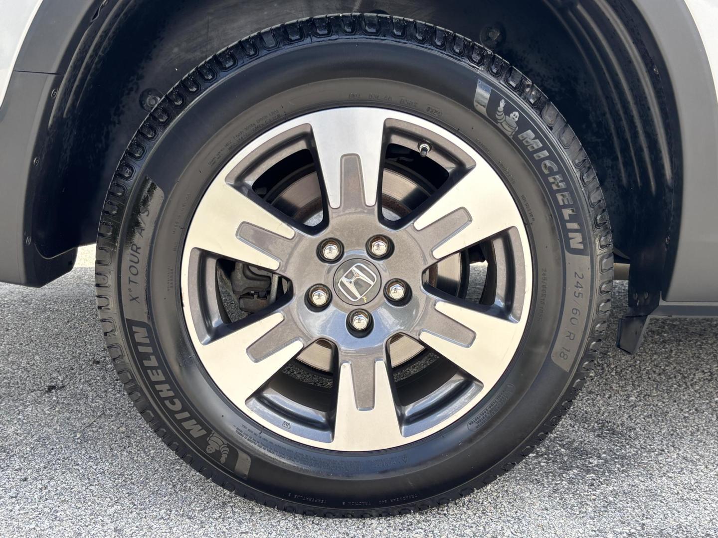 2018 GRAY /BLACK Honda Ridgeline RTL (5FPYK2F58JB) with an 3.5L V6 SOHC 24V engine, 6A transmission, located at 11170 Summerlin Square Dr., Fort Myers Beach, FL, 33931, (239) 999-7777, 26.493546, -81.941628 - Photo#39