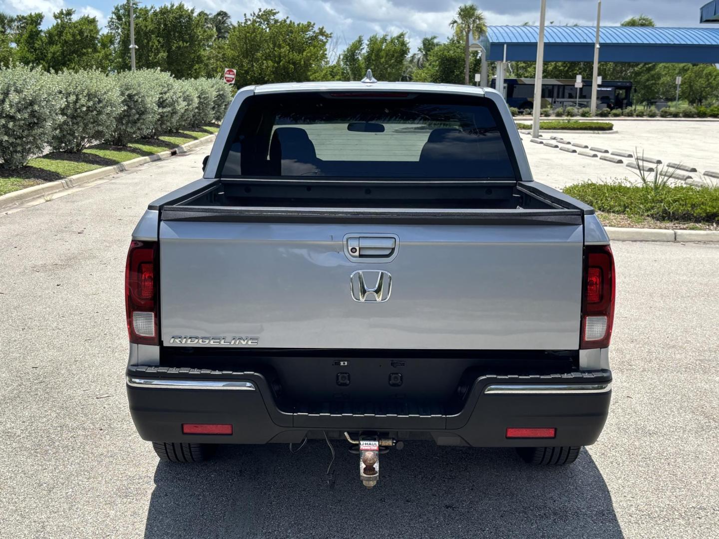 2018 GRAY /BLACK Honda Ridgeline RTL (5FPYK2F58JB) with an 3.5L V6 SOHC 24V engine, 6A transmission, located at 11170 Summerlin Square Dr., Fort Myers Beach, FL, 33931, (239) 999-7777, 26.493546, -81.941628 - Photo#5