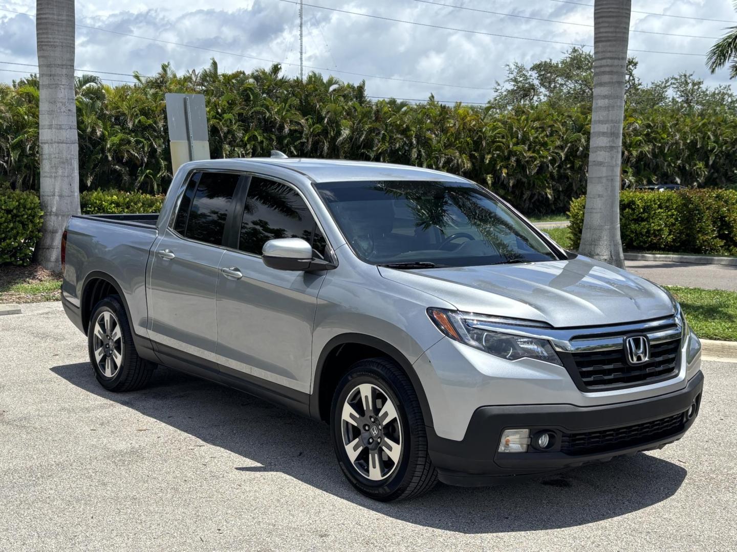 2018 GRAY /BLACK Honda Ridgeline RTL (5FPYK2F58JB) with an 3.5L V6 SOHC 24V engine, 6A transmission, located at 11170 Summerlin Square Dr., Fort Myers Beach, FL, 33931, (239) 999-7777, 26.493546, -81.941628 - Photo#2