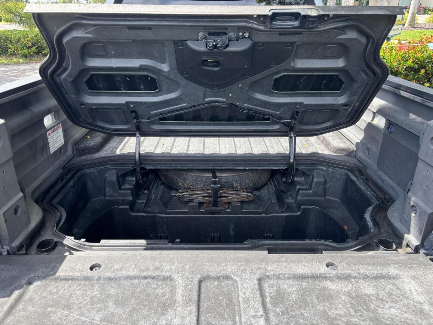 2018 GRAY /BLACK Honda Ridgeline RTL (5FPYK2F58JB) with an 3.5L V6 SOHC 24V engine, 6A transmission, located at 11170 Summerlin Square Dr., Fort Myers Beach, FL, 33931, (239) 999-7777, 26.493546, -81.941628 - Photo#11