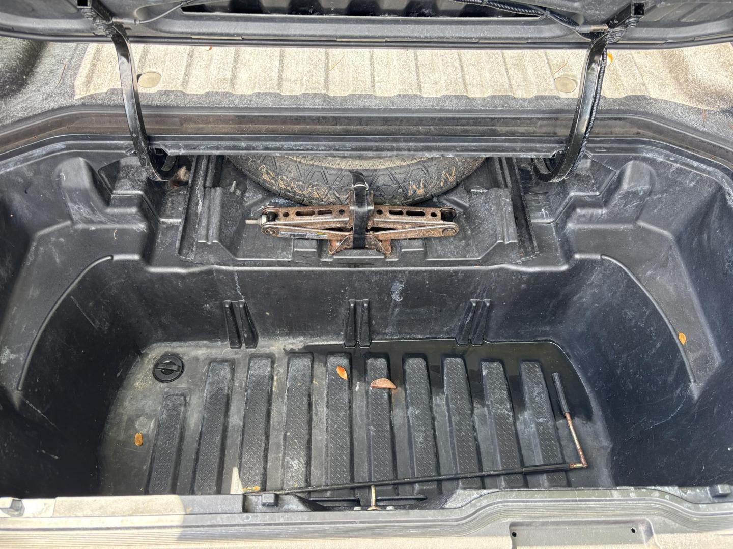 2018 GRAY /BLACK Honda Ridgeline RTL (5FPYK2F58JB) with an 3.5L V6 SOHC 24V engine, 6A transmission, located at 11170 Summerlin Square Dr., Fort Myers Beach, FL, 33931, (239) 999-7777, 26.493546, -81.941628 - Photo#9