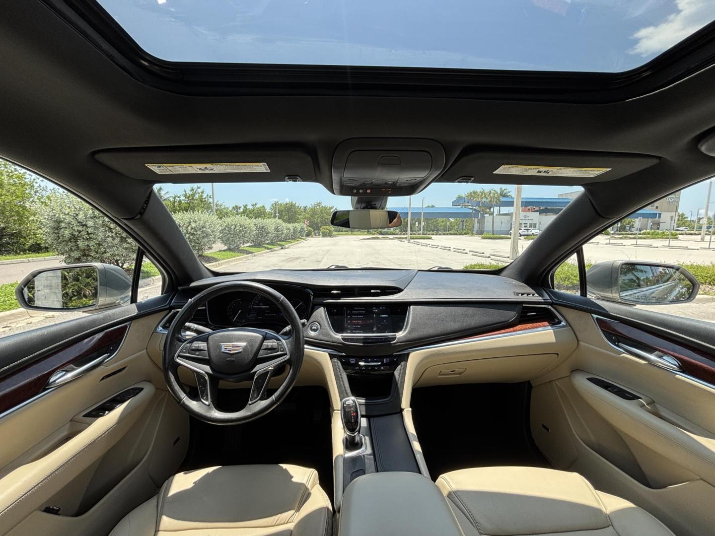 2018 GRAY /TAN Cadillac XT5 Luxury (1GYKNCRS5JZ) with an 3.6L V6 DOHC 24V engine, 8A transmission, located at 11170 Summerlin Square Dr., Fort Myers Beach, FL, 33931, (239) 999-7777, 26.493546, -81.941628 - Photo#6