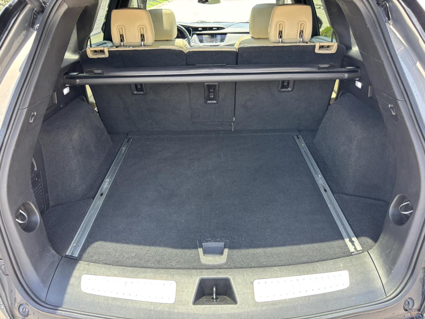 2018 GRAY /TAN Cadillac XT5 Luxury (1GYKNCRS5JZ) with an 3.6L V6 DOHC 24V engine, 8A transmission, located at 11170 Summerlin Square Dr., Fort Myers Beach, FL, 33931, (239) 999-7777, 26.493546, -81.941628 - Photo#14