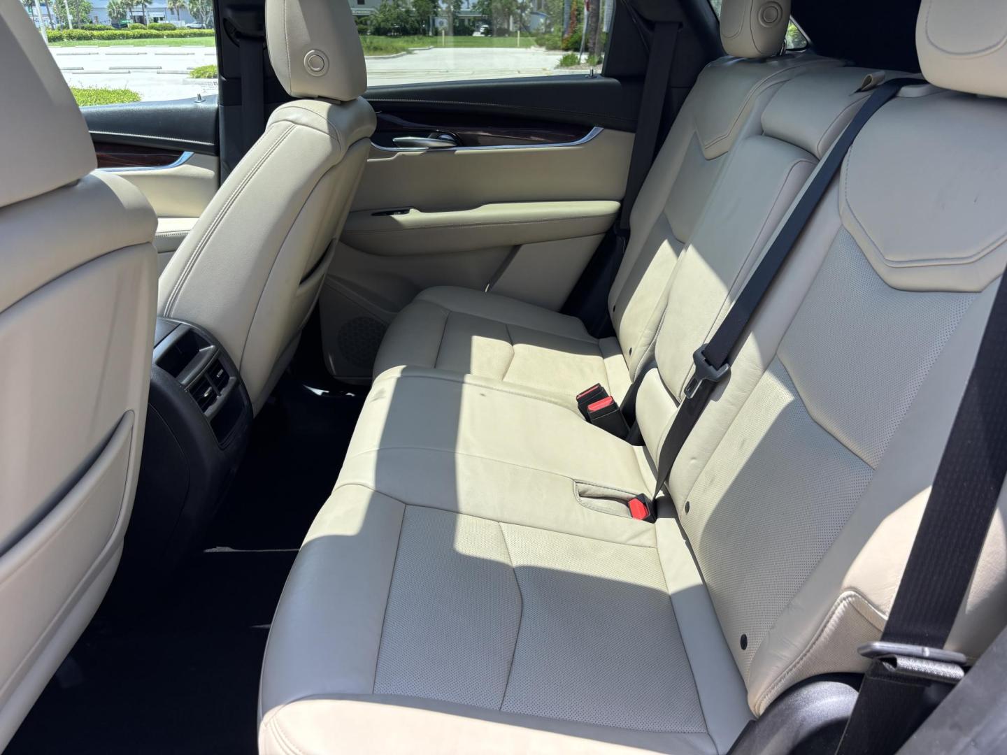 2018 GRAY /TAN Cadillac XT5 Luxury (1GYKNCRS5JZ) with an 3.6L V6 DOHC 24V engine, 8A transmission, located at 11170 Summerlin Square Dr., Fort Myers Beach, FL, 33931, (239) 999-7777, 26.493546, -81.941628 - Photo#10