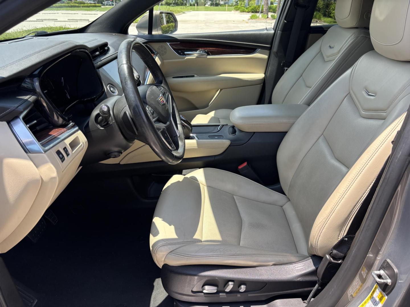 2018 GRAY /TAN Cadillac XT5 Luxury (1GYKNCRS5JZ) with an 3.6L V6 DOHC 24V engine, 8A transmission, located at 11170 Summerlin Square Dr., Fort Myers Beach, FL, 33931, (239) 999-7777, 26.493546, -81.941628 - Photo#9