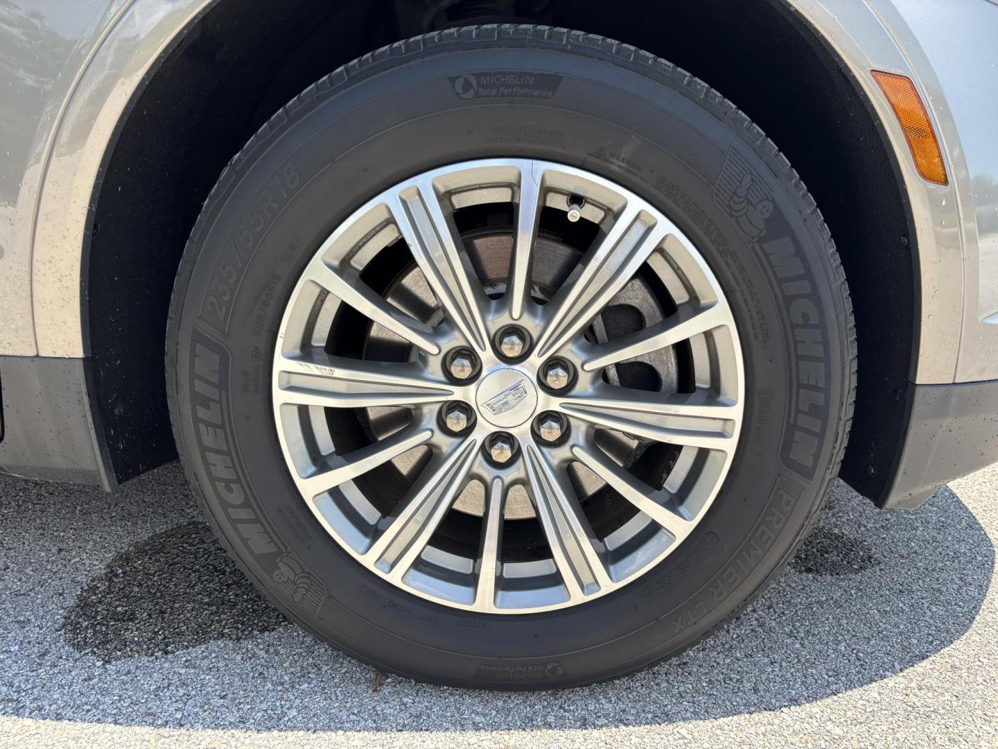 2018 GRAY /TAN Cadillac XT5 Luxury (1GYKNCRS5JZ) with an 3.6L V6 DOHC 24V engine, 8A transmission, located at 11170 Summerlin Square Dr., Fort Myers Beach, FL, 33931, (239) 999-7777, 26.493546, -81.941628 - Photo#15