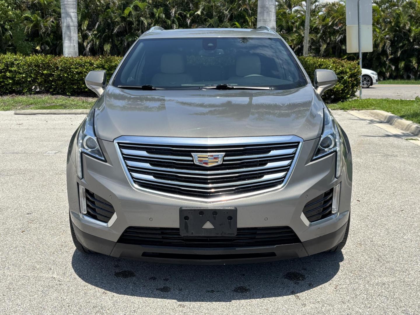 2018 GRAY /TAN Cadillac XT5 Luxury (1GYKNCRS5JZ) with an 3.6L V6 DOHC 24V engine, 8A transmission, located at 11170 Summerlin Square Dr., Fort Myers Beach, FL, 33931, (239) 999-7777, 26.493546, -81.941628 - Photo#1