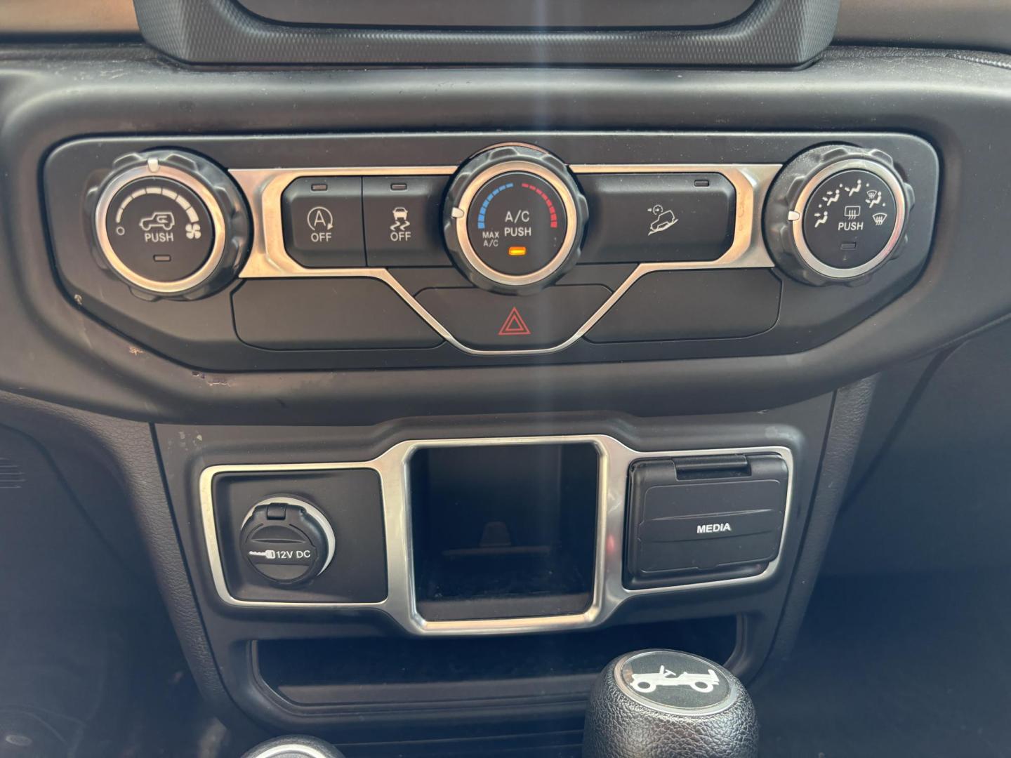2018 ORANGE Jeep Wrangler Unlimited Sport (1C4HJXDN1JW) with an 2.0L L4 DOHC 16V TURBO engine, 6A transmission, located at 11170 Summerlin Square Dr., Fort Myers Beach, FL, 33931, (239) 999-7777, 26.493546, -81.941628 - Photo#11