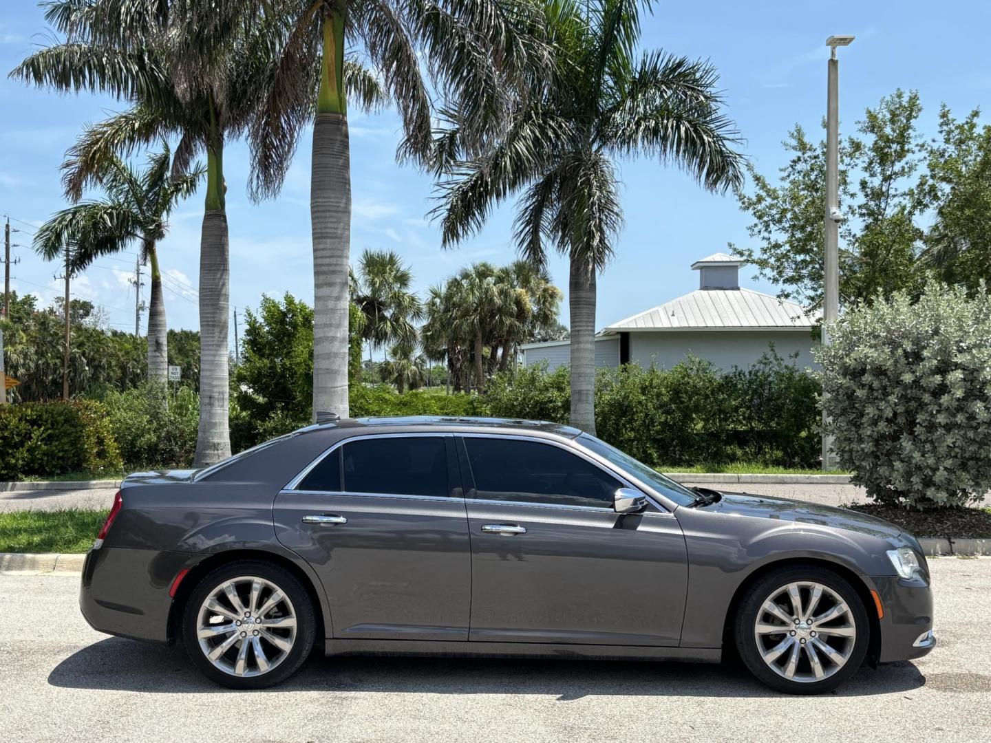 2019 GRAY Chrysler 300 Limited RWD (2C3CCAEG3KH) with an 3.6L V6 SOHC 24V engine, 8A transmission, located at 11170 Summerlin Square Dr., Fort Myers Beach, FL, 33931, (239) 999-7777, 26.493546, -81.941628 - Photo#3