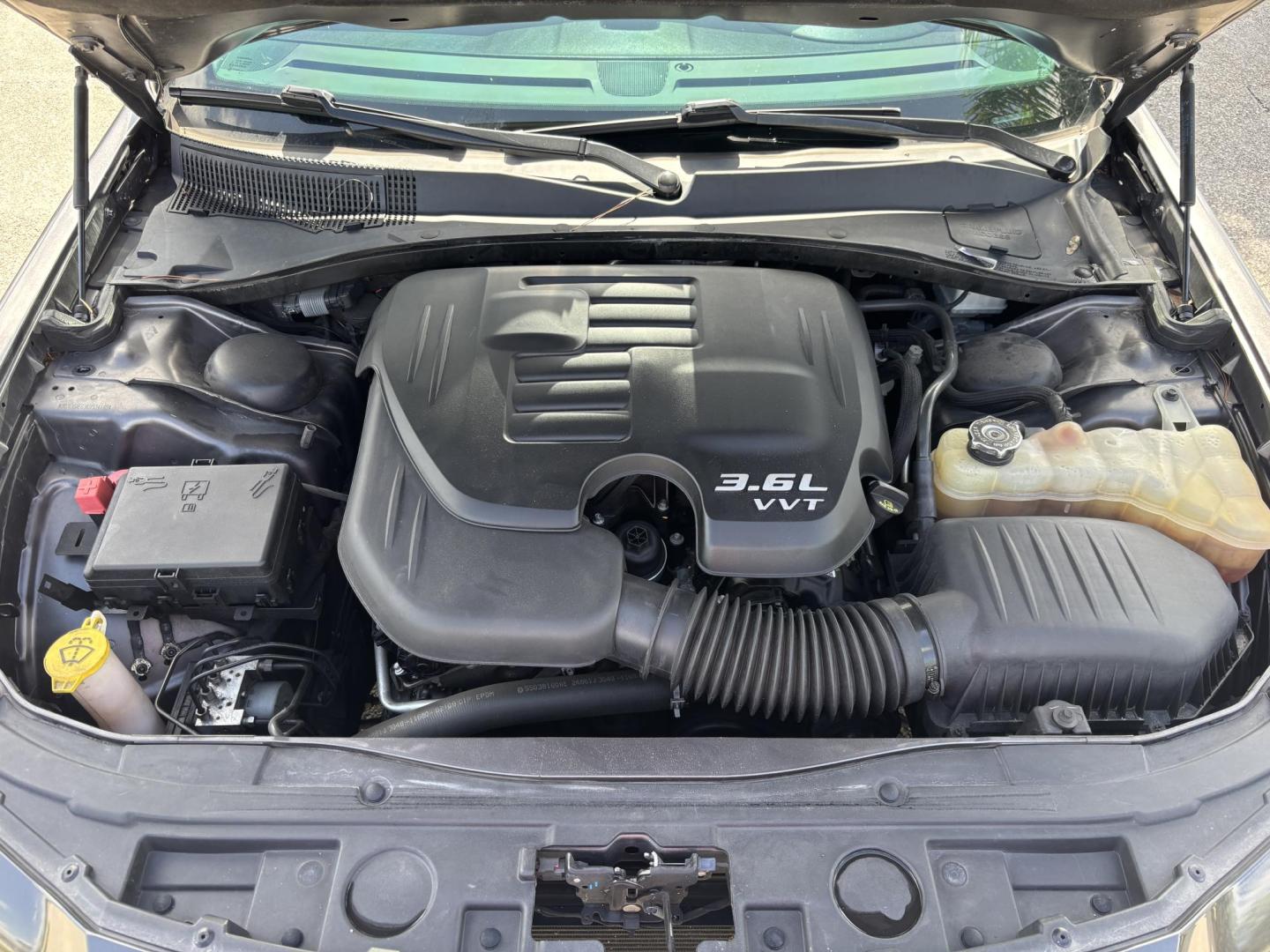 2019 GRAY Chrysler 300 Limited RWD (2C3CCAEG3KH) with an 3.6L V6 SOHC 24V engine, 8A transmission, located at 11170 Summerlin Square Dr., Fort Myers Beach, FL, 33931, (239) 999-7777, 26.493546, -81.941628 - Photo#37