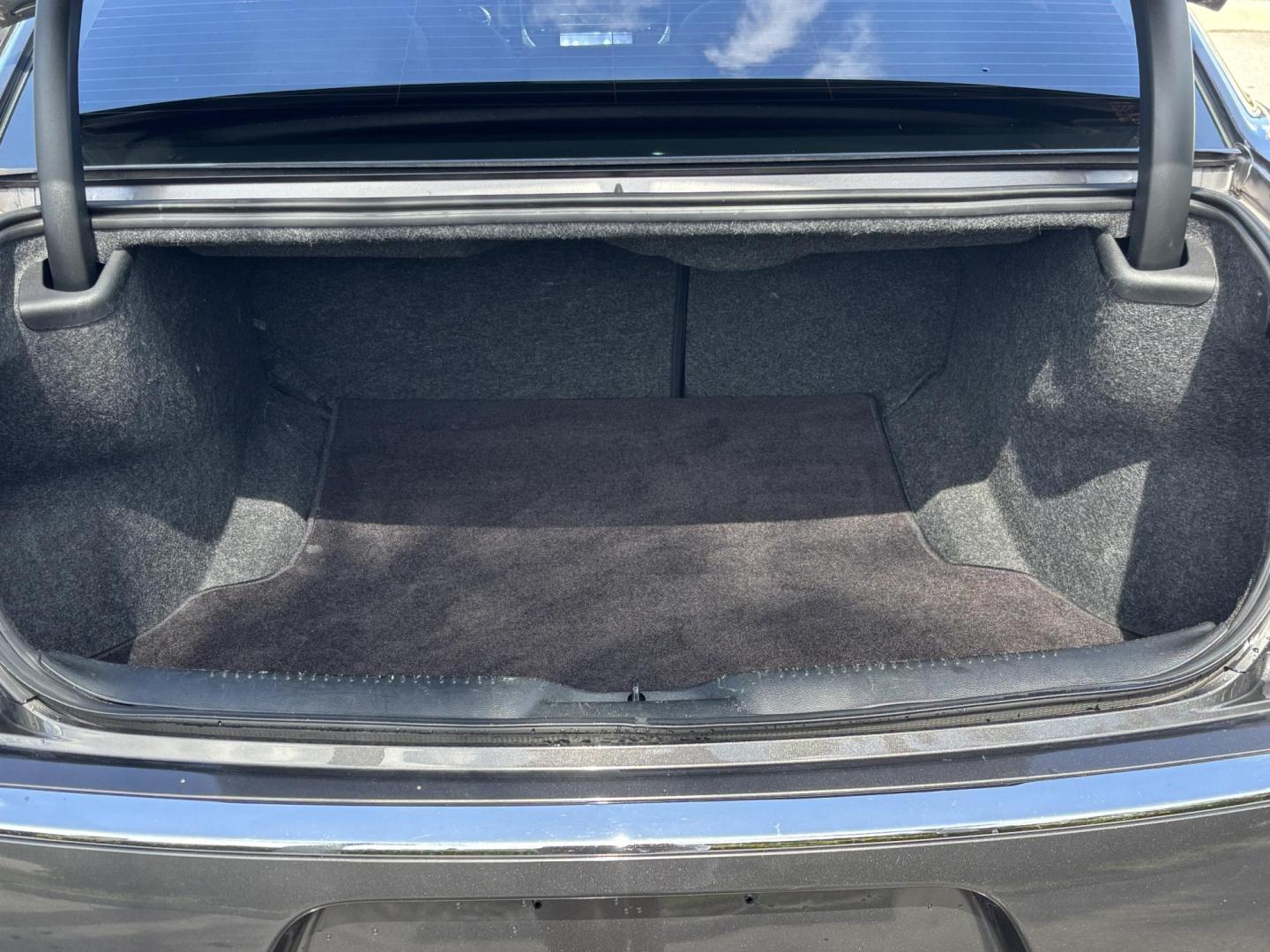 2019 GRAY Chrysler 300 Limited RWD (2C3CCAEG3KH) with an 3.6L V6 SOHC 24V engine, 8A transmission, located at 11170 Summerlin Square Dr., Fort Myers Beach, FL, 33931, (239) 999-7777, 26.493546, -81.941628 - Photo#34