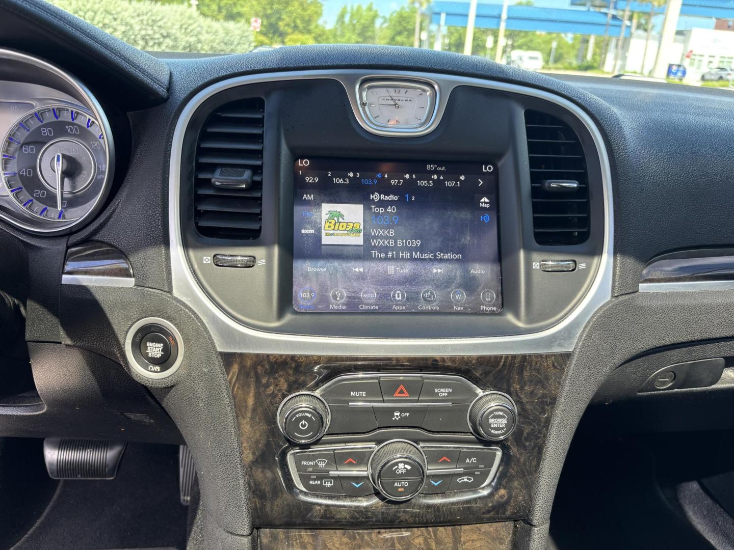 2019 GRAY Chrysler 300 Limited RWD (2C3CCAEG3KH) with an 3.6L V6 SOHC 24V engine, 8A transmission, located at 11170 Summerlin Square Dr., Fort Myers Beach, FL, 33931, (239) 999-7777, 26.493546, -81.941628 - Photo#25