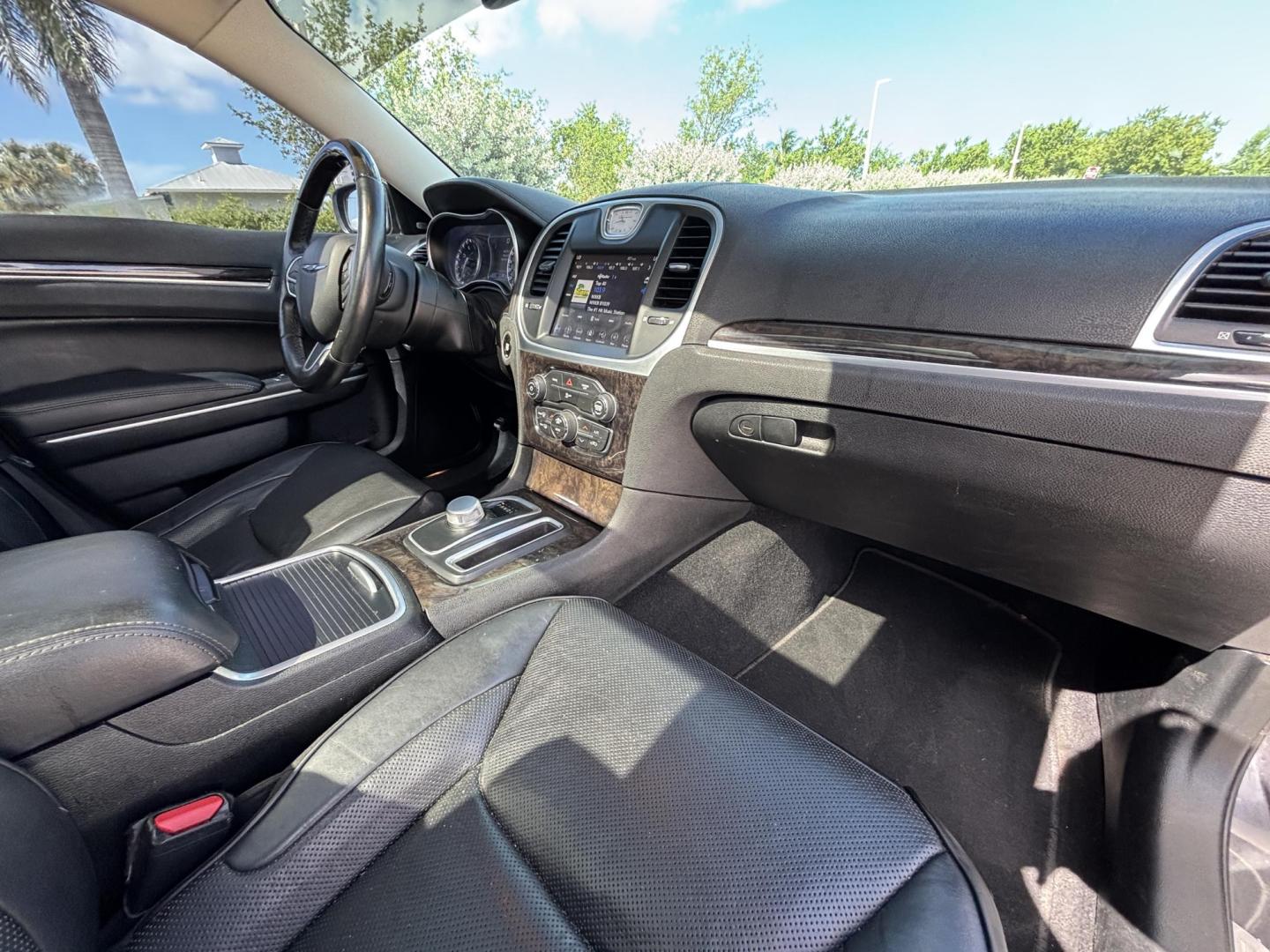 2019 GRAY Chrysler 300 Limited RWD (2C3CCAEG3KH) with an 3.6L V6 SOHC 24V engine, 8A transmission, located at 11170 Summerlin Square Dr., Fort Myers Beach, FL, 33931, (239) 999-7777, 26.493546, -81.941628 - Photo#14