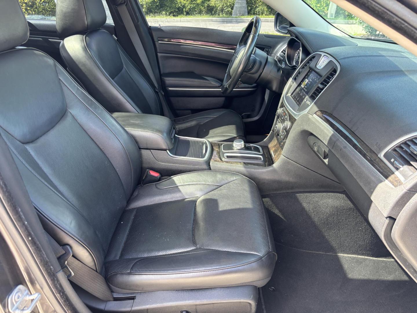 2019 GRAY Chrysler 300 Limited RWD (2C3CCAEG3KH) with an 3.6L V6 SOHC 24V engine, 8A transmission, located at 11170 Summerlin Square Dr., Fort Myers Beach, FL, 33931, (239) 999-7777, 26.493546, -81.941628 - Photo#15