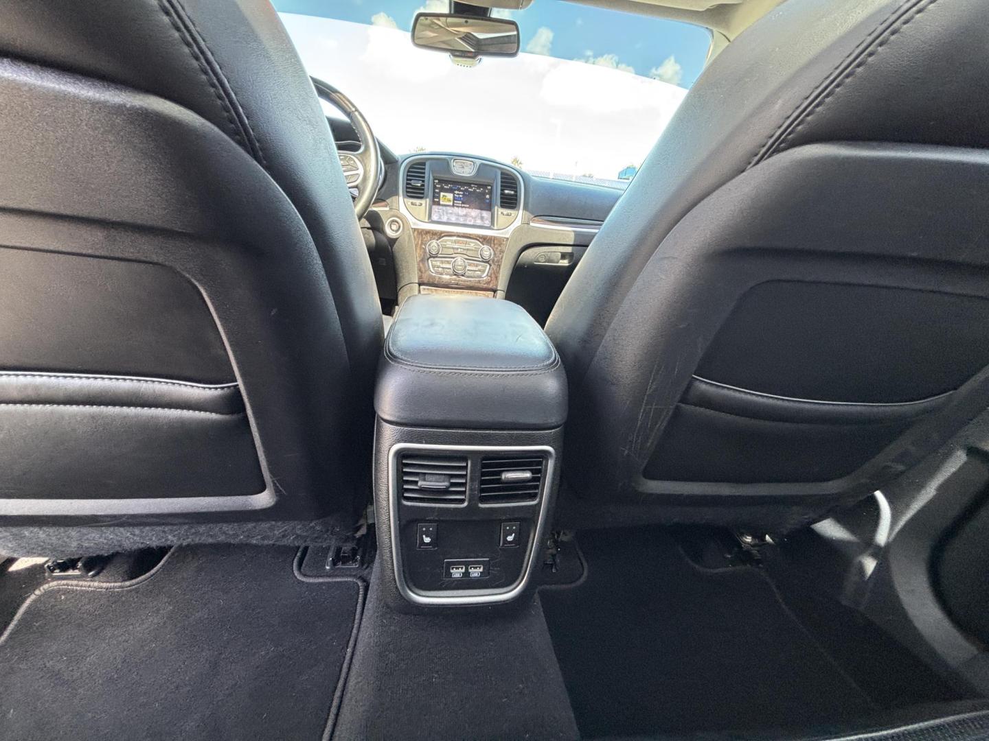 2019 GRAY Chrysler 300 Limited RWD (2C3CCAEG3KH) with an 3.6L V6 SOHC 24V engine, 8A transmission, located at 11170 Summerlin Square Dr., Fort Myers Beach, FL, 33931, (239) 999-7777, 26.493546, -81.941628 - Photo#19