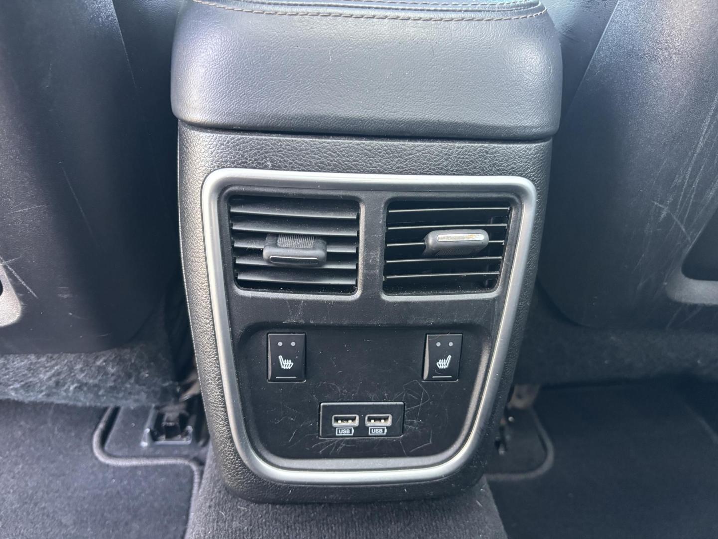 2019 GRAY Chrysler 300 Limited RWD (2C3CCAEG3KH) with an 3.6L V6 SOHC 24V engine, 8A transmission, located at 11170 Summerlin Square Dr., Fort Myers Beach, FL, 33931, (239) 999-7777, 26.493546, -81.941628 - Photo#20