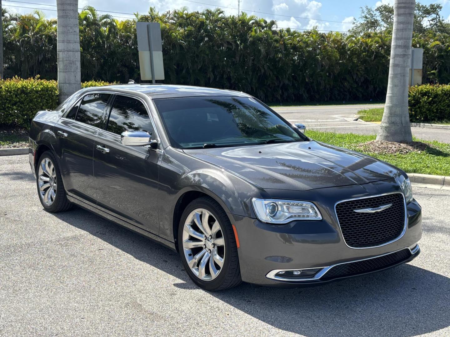 2019 GRAY Chrysler 300 Limited RWD (2C3CCAEG3KH) with an 3.6L V6 SOHC 24V engine, 8A transmission, located at 11170 Summerlin Square Dr., Fort Myers Beach, FL, 33931, (239) 999-7777, 26.493546, -81.941628 - Photo#2