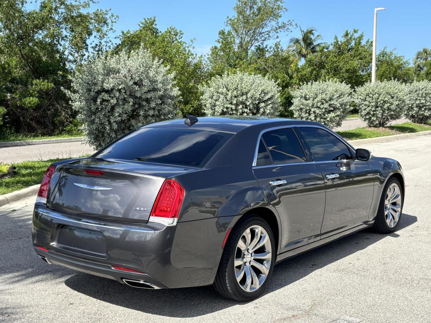2019 GRAY Chrysler 300 Limited RWD (2C3CCAEG3KH) with an 3.6L V6 SOHC 24V engine, 8A transmission, located at 11170 Summerlin Square Dr., Fort Myers Beach, FL, 33931, (239) 999-7777, 26.493546, -81.941628 - Photo#6