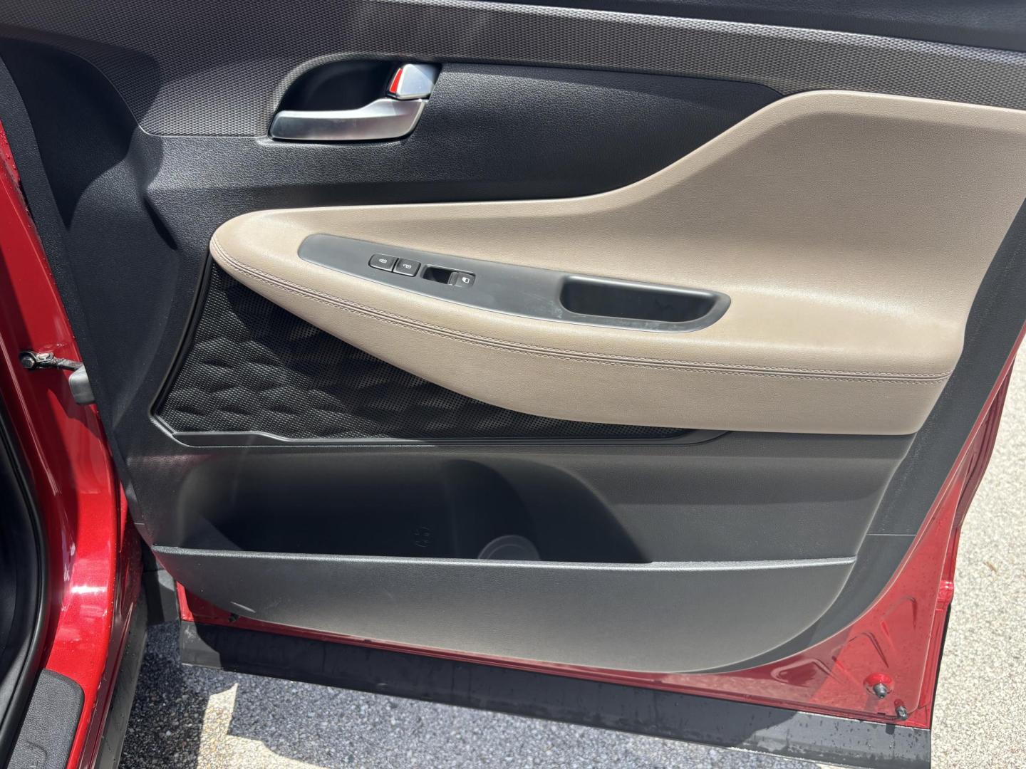 2019 RED Hyundai Santa Fe SE 2.4 (5NMS23AD9KH) with an 2.4L L4 DOHC 16V engine, 8A transmission, located at 11170 Summerlin Square Dr., Fort Myers Beach, FL, 33931, (239) 999-7777, 26.493546, -81.941628 - Photo#32