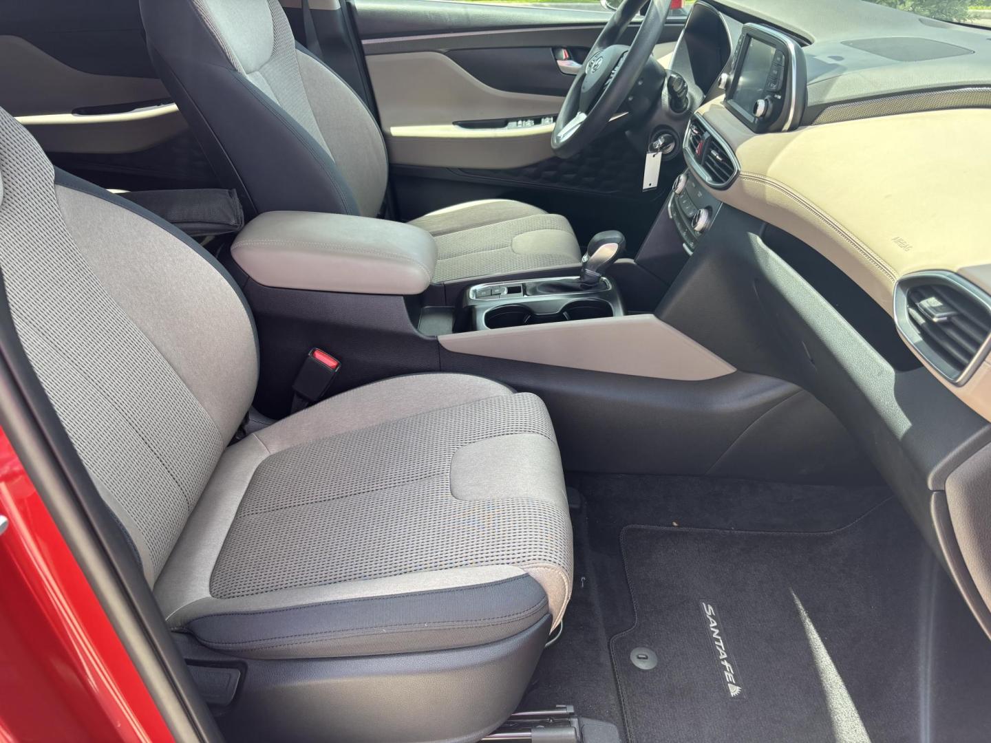 2019 RED Hyundai Santa Fe SE 2.4 (5NMS23AD9KH) with an 2.4L L4 DOHC 16V engine, 8A transmission, located at 11170 Summerlin Square Dr., Fort Myers Beach, FL, 33931, (239) 999-7777, 26.493546, -81.941628 - Photo#12