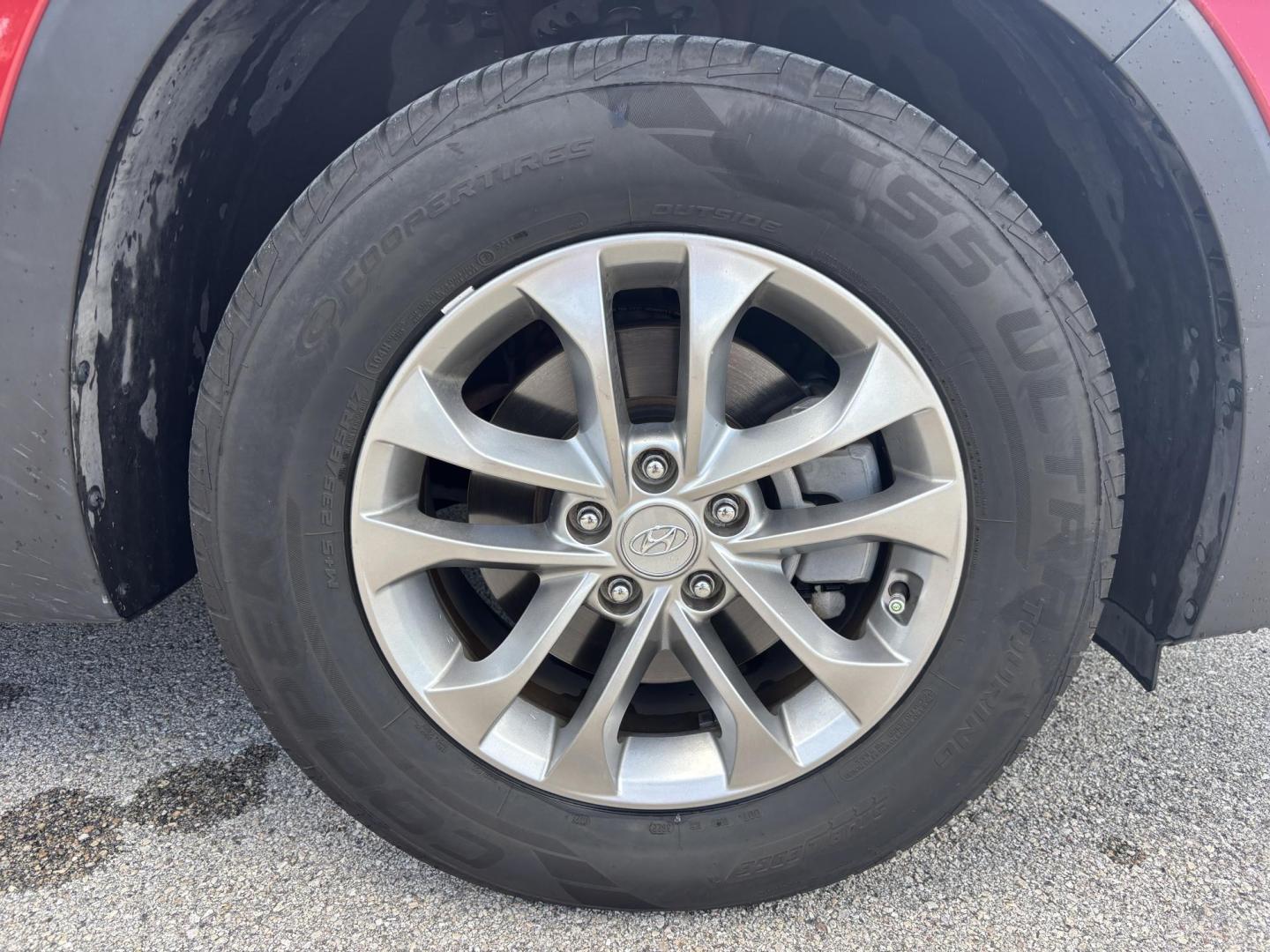 2019 RED Hyundai Santa Fe SE 2.4 (5NMS23AD9KH) with an 2.4L L4 DOHC 16V engine, 8A transmission, located at 11170 Summerlin Square Dr., Fort Myers Beach, FL, 33931, (239) 999-7777, 26.493546, -81.941628 - Photo#37