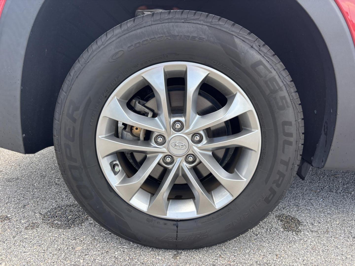 2019 RED Hyundai Santa Fe SE 2.4 (5NMS23AD9KH) with an 2.4L L4 DOHC 16V engine, 8A transmission, located at 11170 Summerlin Square Dr., Fort Myers Beach, FL, 33931, (239) 999-7777, 26.493546, -81.941628 - Photo#38