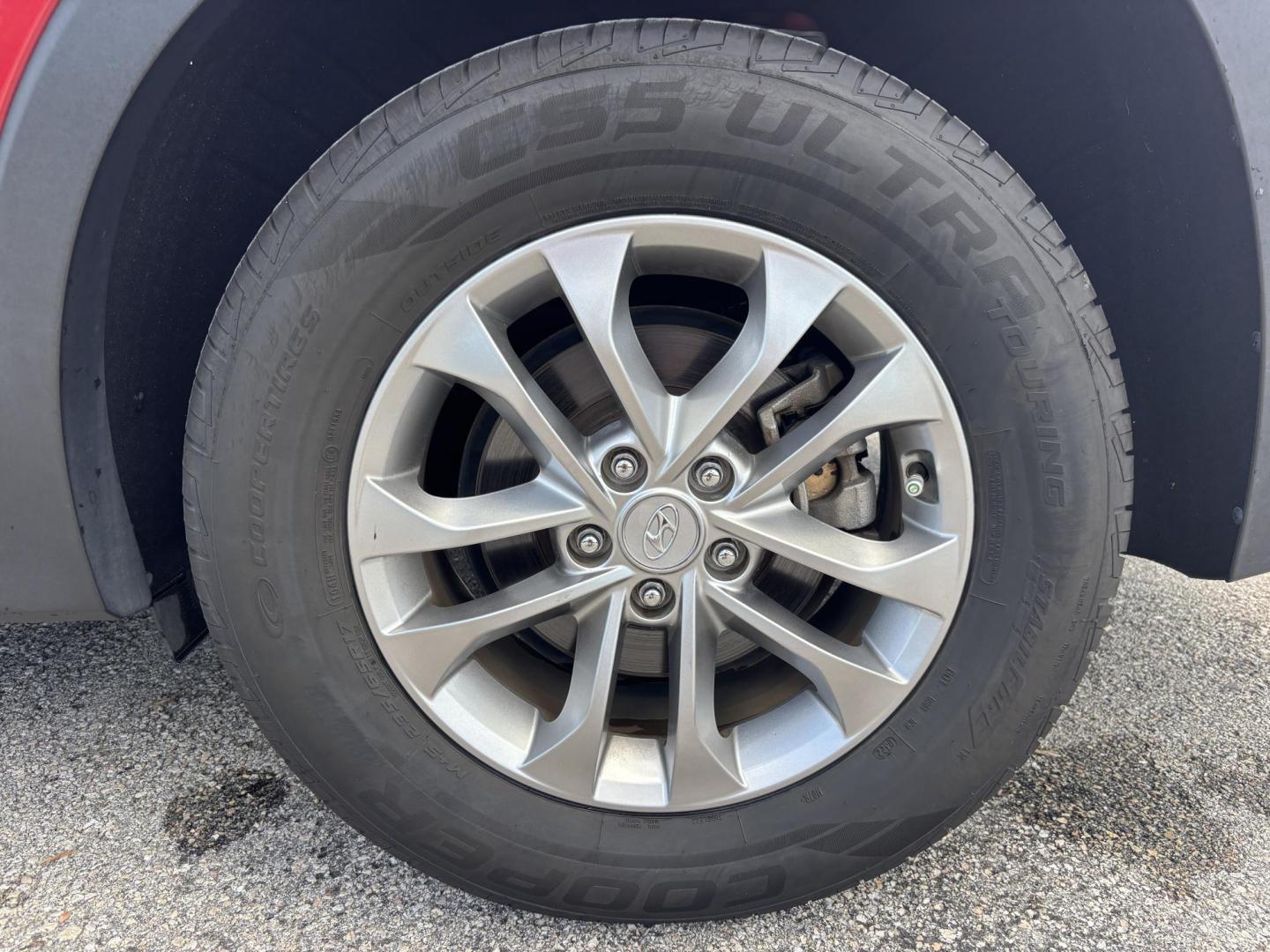 2019 RED Hyundai Santa Fe SE 2.4 (5NMS23AD9KH) with an 2.4L L4 DOHC 16V engine, 8A transmission, located at 11170 Summerlin Square Dr., Fort Myers Beach, FL, 33931, (239) 999-7777, 26.493546, -81.941628 - Photo#39