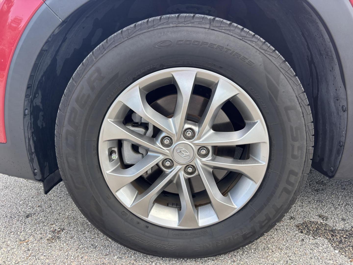 2019 RED Hyundai Santa Fe SE 2.4 (5NMS23AD9KH) with an 2.4L L4 DOHC 16V engine, 8A transmission, located at 11170 Summerlin Square Dr., Fort Myers Beach, FL, 33931, (239) 999-7777, 26.493546, -81.941628 - Photo#40