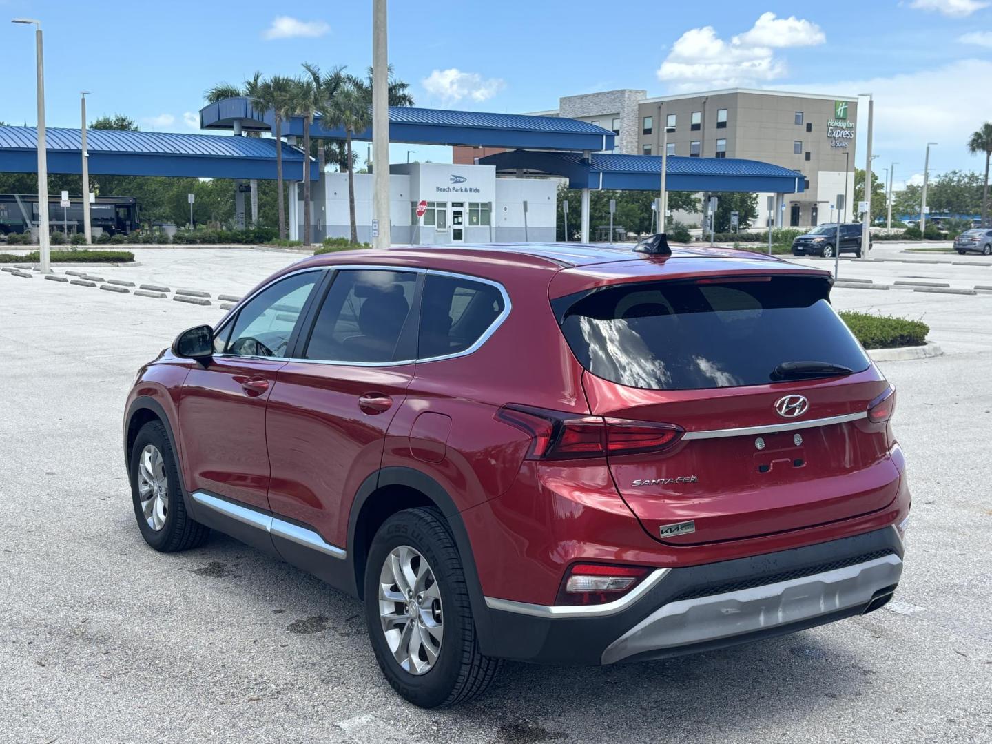 2019 RED Hyundai Santa Fe SE 2.4 (5NMS23AD9KH) with an 2.4L L4 DOHC 16V engine, 8A transmission, located at 11170 Summerlin Square Dr., Fort Myers Beach, FL, 33931, (239) 999-7777, 26.493546, -81.941628 - Photo#6