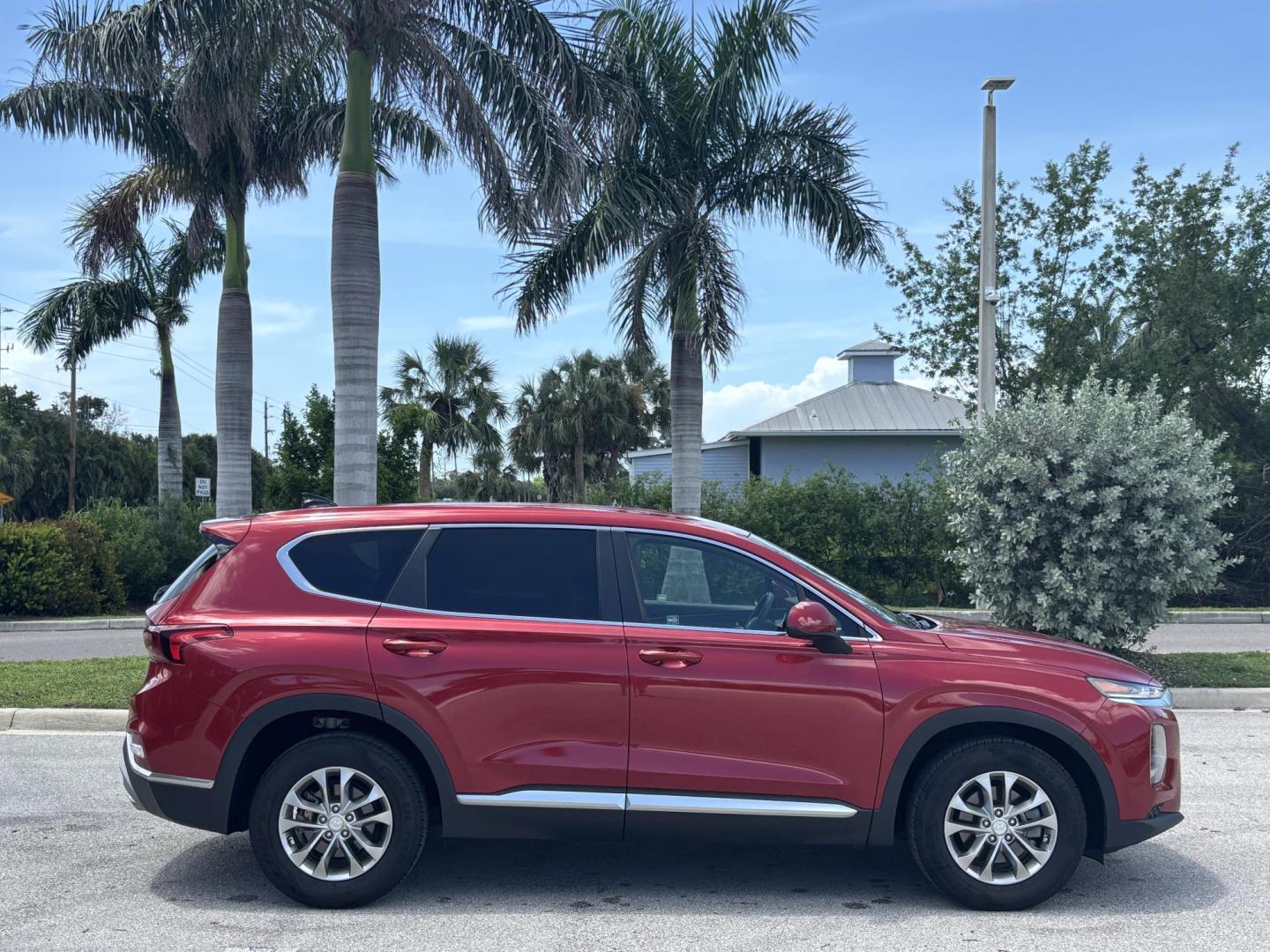 2019 RED Hyundai Santa Fe SE 2.4 (5NMS23AD9KH) with an 2.4L L4 DOHC 16V engine, 8A transmission, located at 11170 Summerlin Square Dr., Fort Myers Beach, FL, 33931, (239) 999-7777, 26.493546, -81.941628 - Photo#3