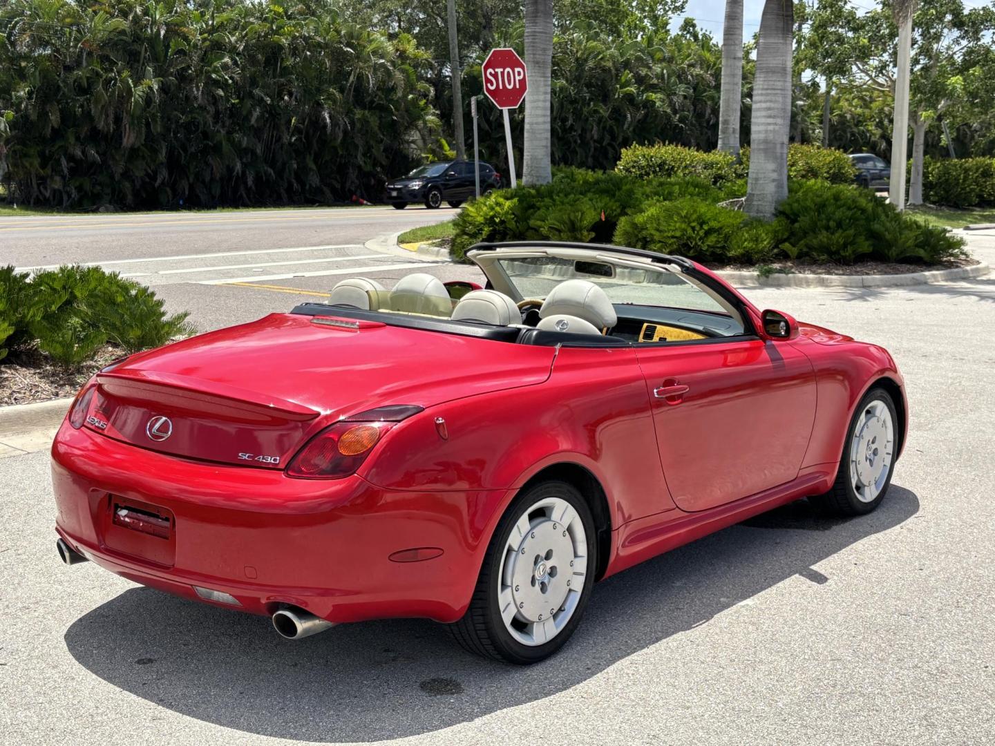 2002 RED /BEIGE Lexus SC 430 Convertible (JTHFN48Y120) with an 4.3L V8 DOHC 32V engine, 5-Speed Automatic Overdrive transmission, located at 11170 Summerlin Square Dr., Fort Myers Beach, FL, 33931, (239) 999-7777, 26.493546, -81.941628 - Carfax Value $12,400 Local Florida Vehicle 37 Service History Records - Photo#6